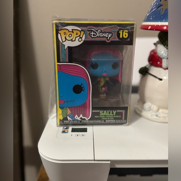 Disney Funko Pop! The Nightmare Before Christmas-Sally (Blacklight) - Picture 1 of 4